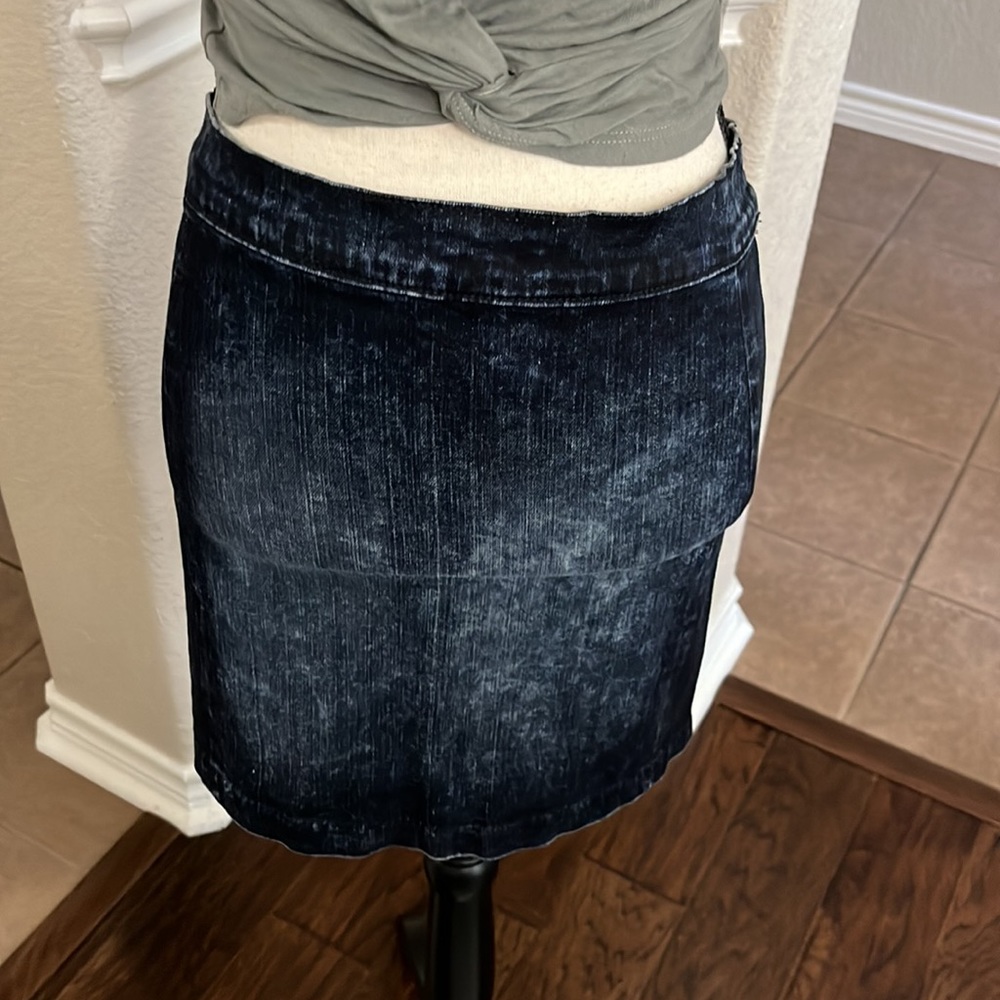 Levi’s dark wash blue denim mini pencil skirt Size M